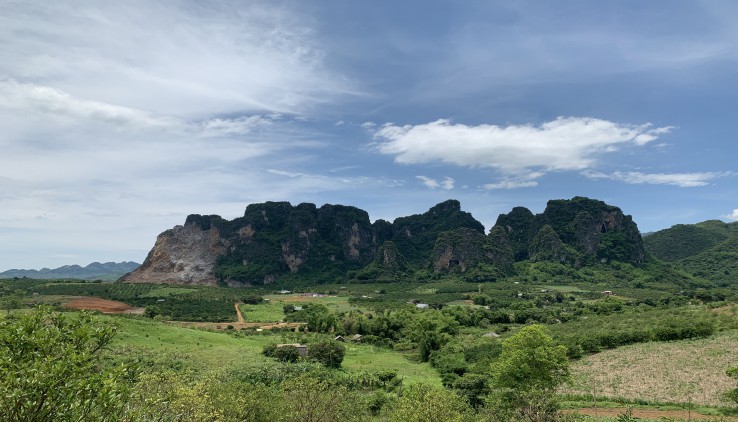 Bán đất cao phong diện tích 2500m có 200 ont thế đất thoải view núi đá thoáng mát